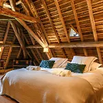 Historic Estate Overlooking The Dordogne Сasa de vacaciones