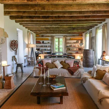 Historic Estate Overlooking The Dordogne *
