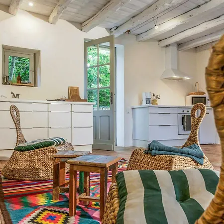 Historic Estate Overlooking The Dordogne